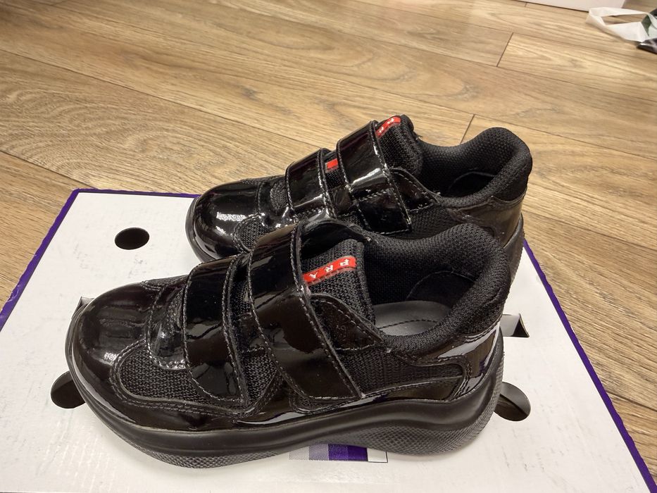 Детски лачени обувки Prada