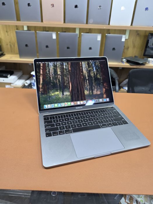 MacBook Pro 13 inch Touch bar 2019