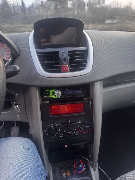Vand peugeot 207 1.4 benzina 90 de cai