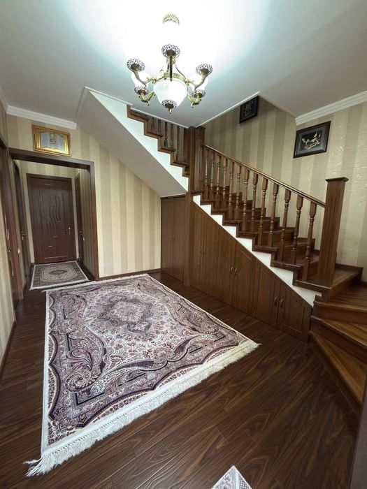 Продается ЕвроДом 8 комнат, ориентир: Катта Олтинтепа, 280м²