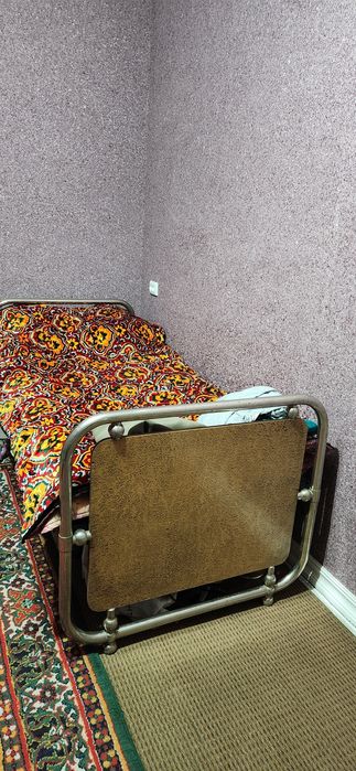 Темир кровать, диван сотилади, тумба кушиб берилади сотиб олганга