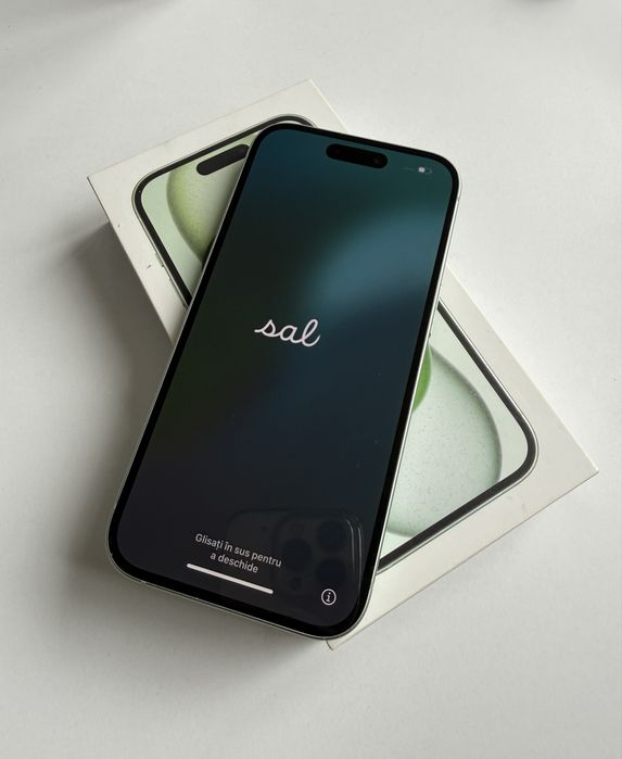 Vand telefon Iphone 15  stare buna