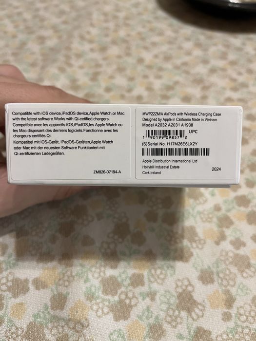 Apple AirPods 2 с Wireless Charging Case-оригинални