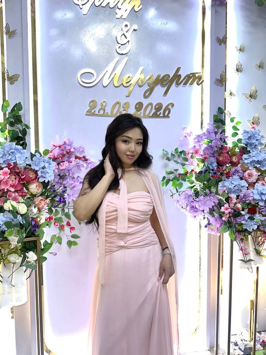 Розовое вечернее платье