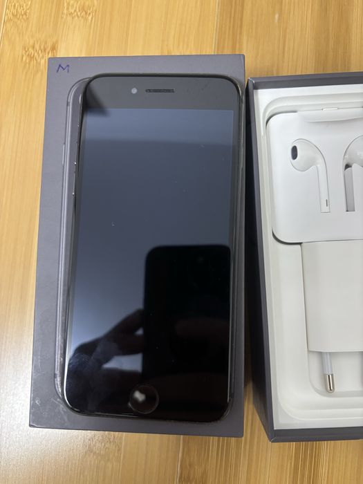 Vand iphone 8  64gb