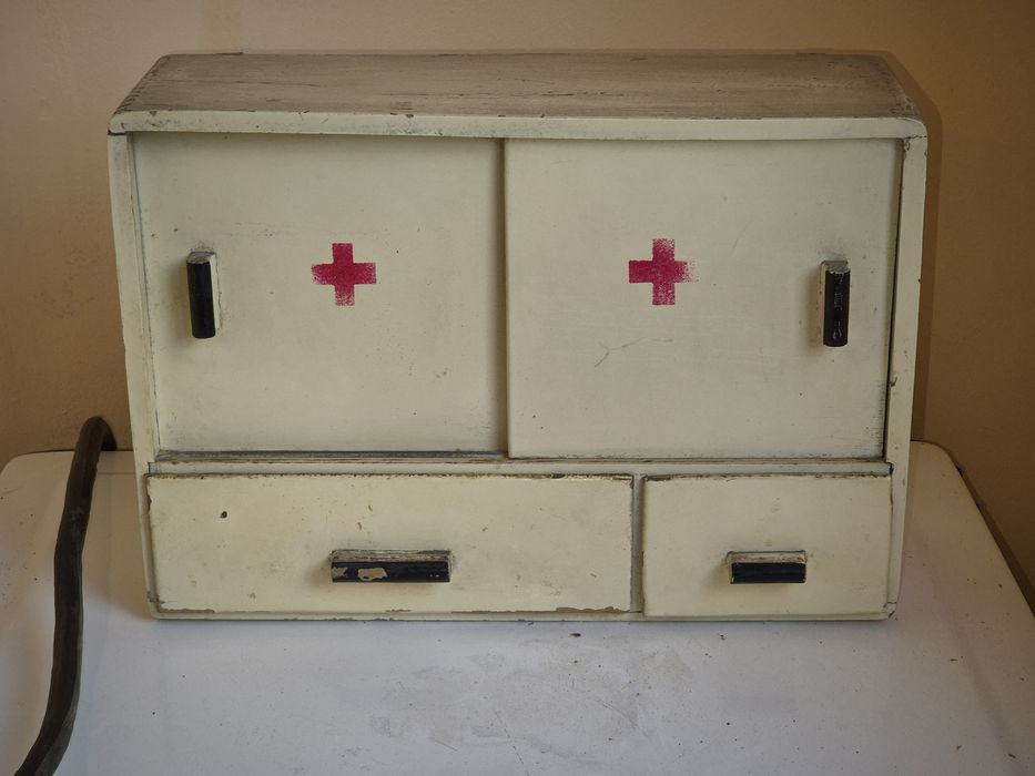 Ретро аптечка +вендузи