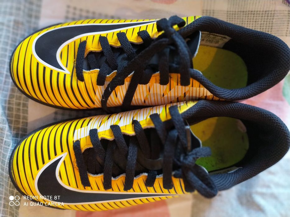 Обувки за футбол Nike.