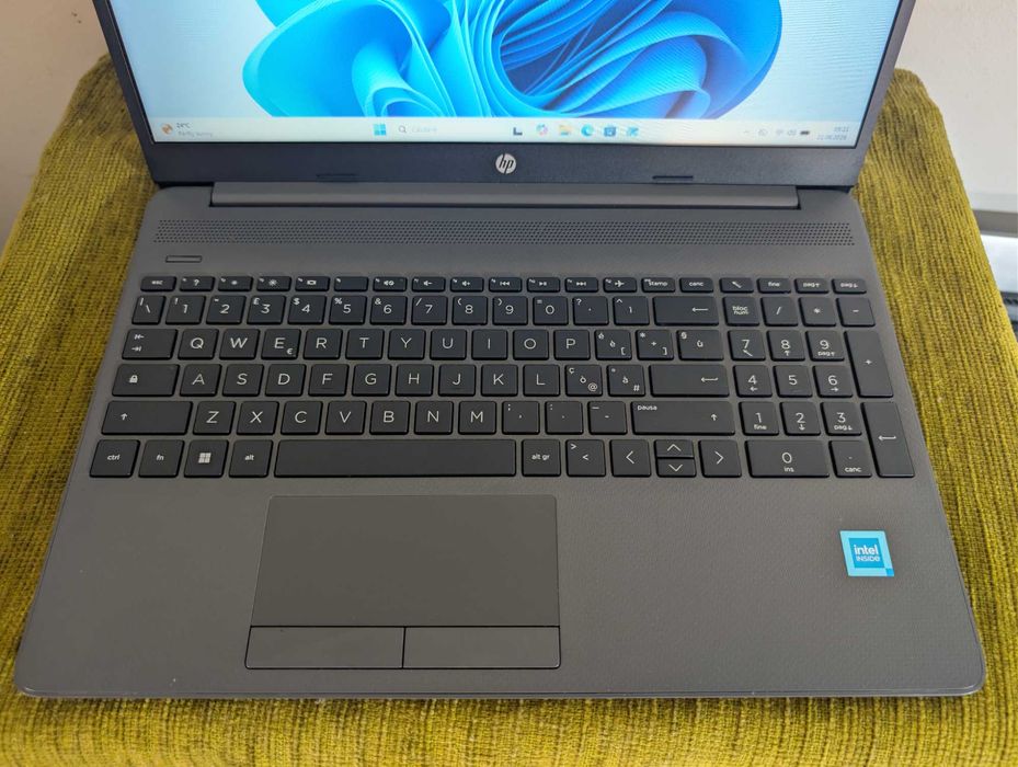 Laptop HP 250 G9 cu procesor Intel Celeron N4500 pana la 2.8GHz, 15.6'', 8GB DDR4 RAM, 256GB SSD, Intel UHD Graphics