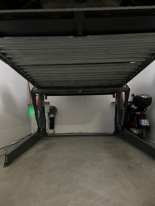 Паркинг система/платформа за два автомобила