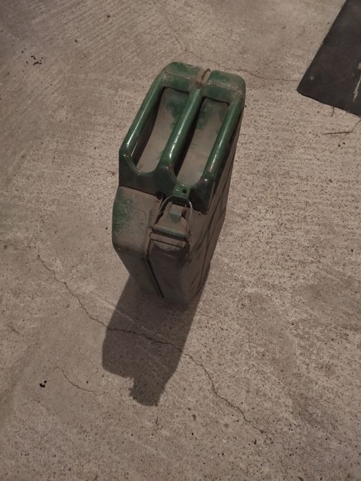 Метална туба за гориво