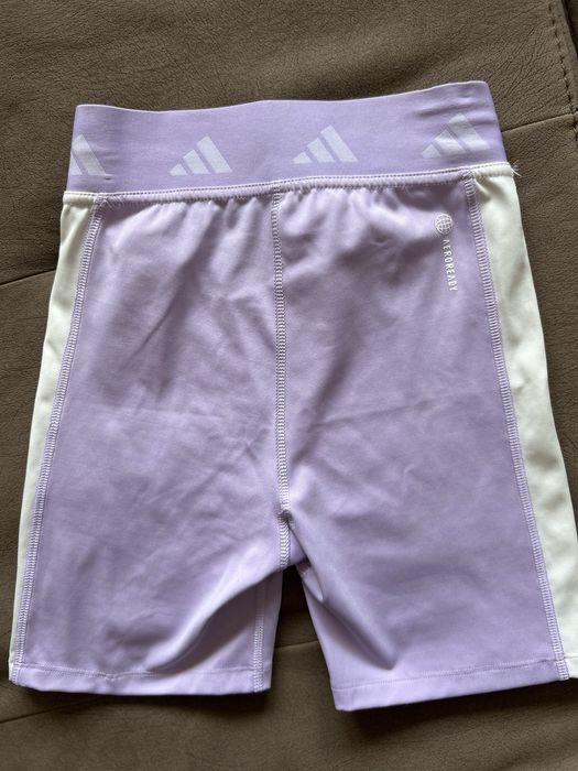 Спортен клин adidas в лилав цвят размер XS