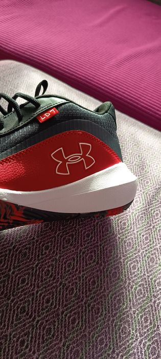 Adidași under armour