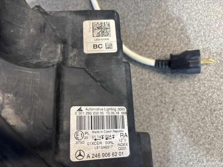 Far farove Mercedes B w246 фар фарове мерцедес б 246