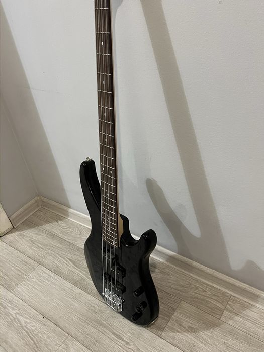 Продается гитара bass