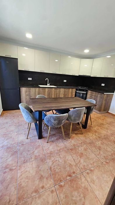 Casă de închiriat Platoul Galata