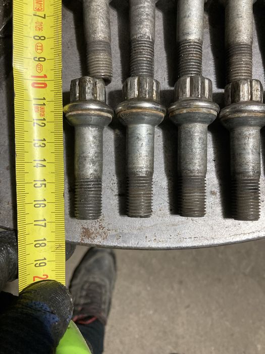 Болтове за Мерцедес