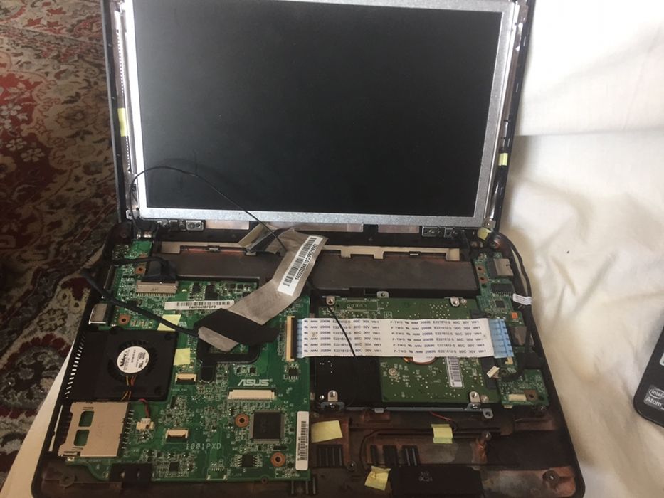 Продавам на части Netbook Eee PC1001PXD