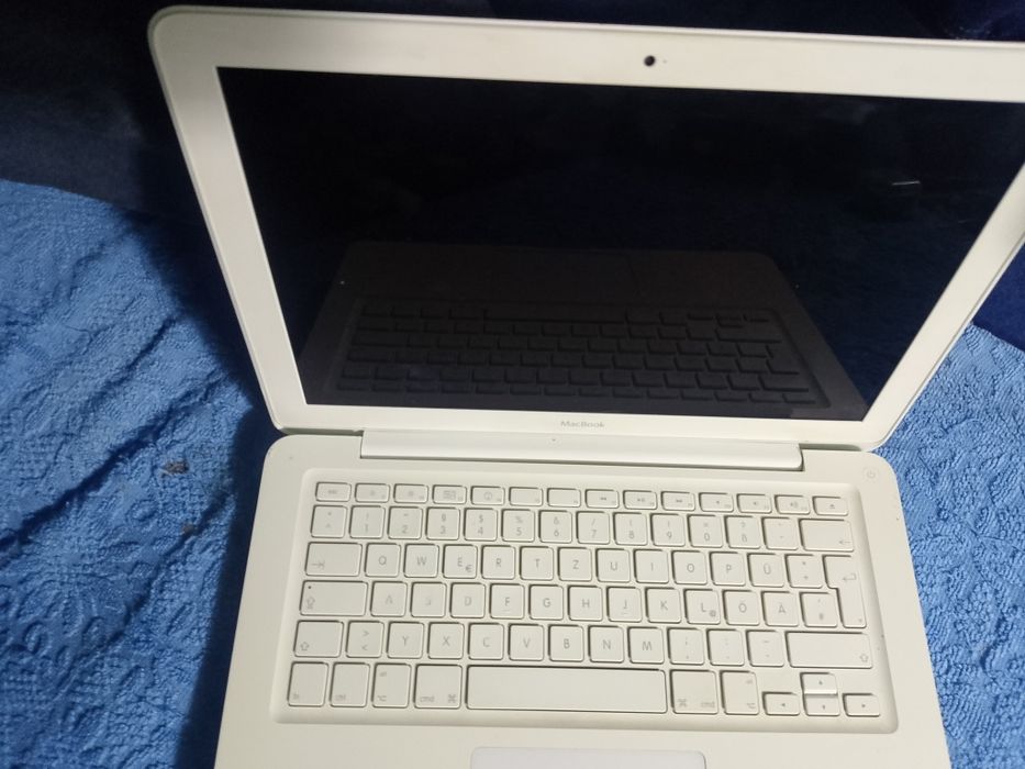 Vând Laptop core i5 - Apple Macbook A1278. 4 GB Windows 10 instalat