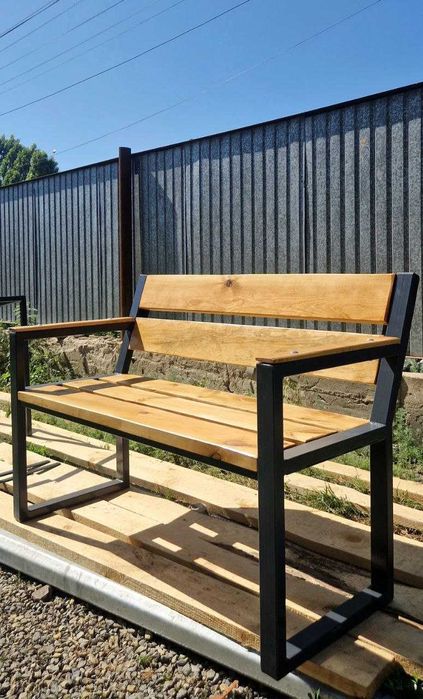 Скамейки со спинкой