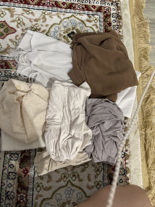 Пакет одежды (хиджабы и платья) — отдам за символическую благодарность