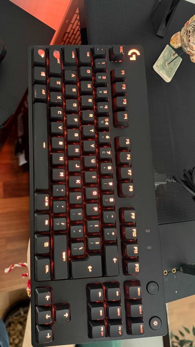 Механична геймърска клавиатура Logitech - G PRO