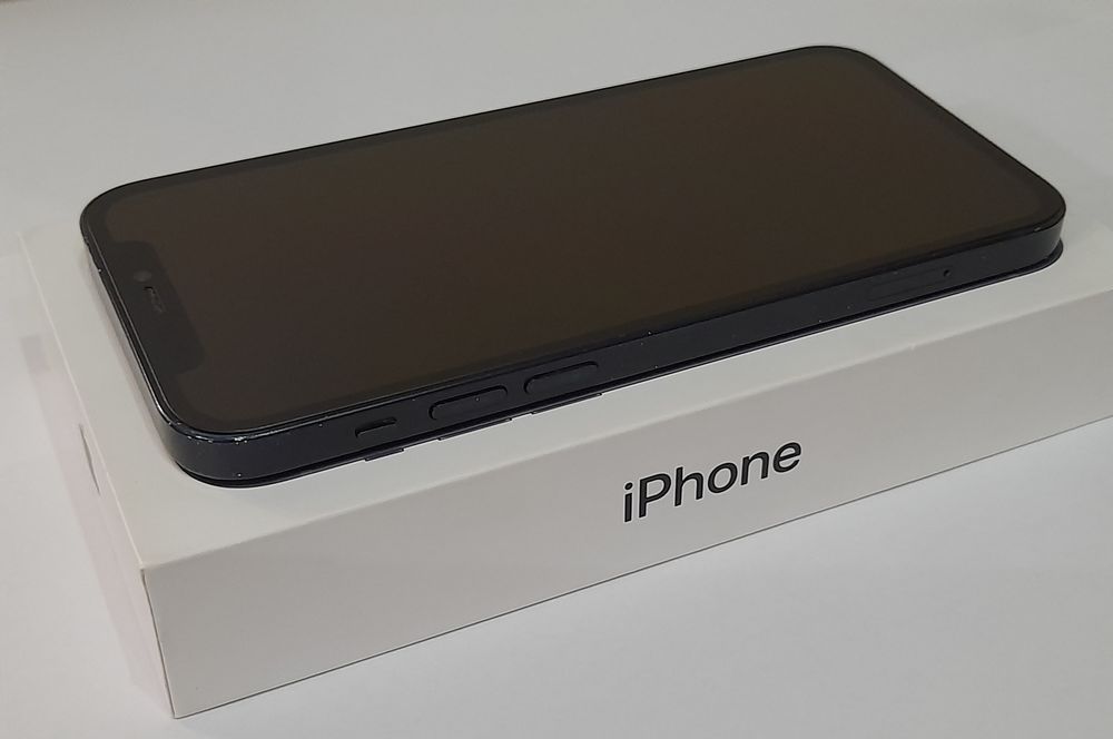 Срочно продам iPhone 12