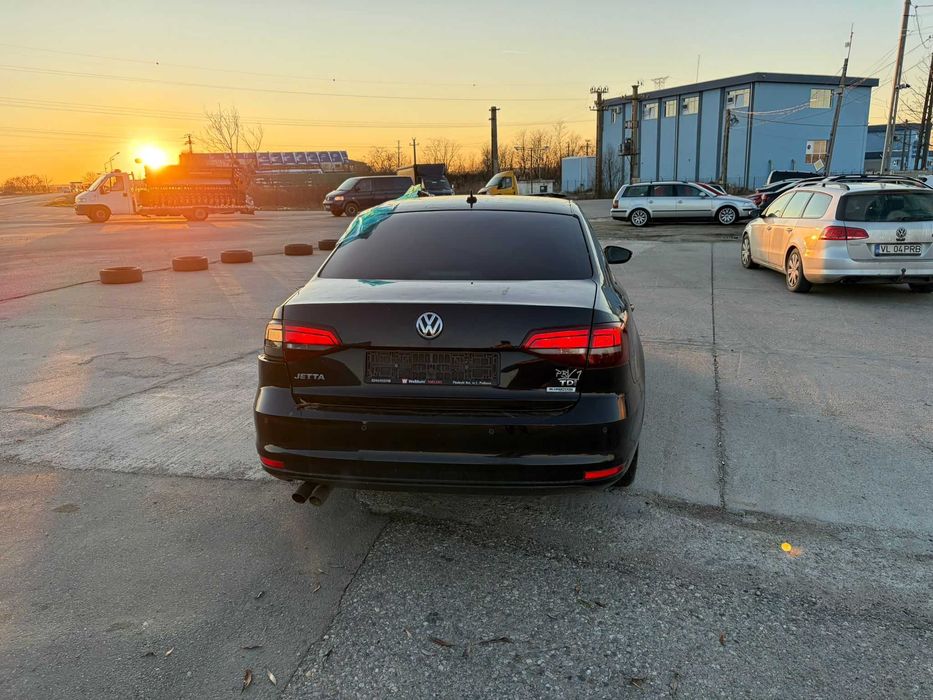 Dezmembrez VW Jetta FaceLift 2.0 TDI CUUA 110 cai cutie MQ250 QYJ