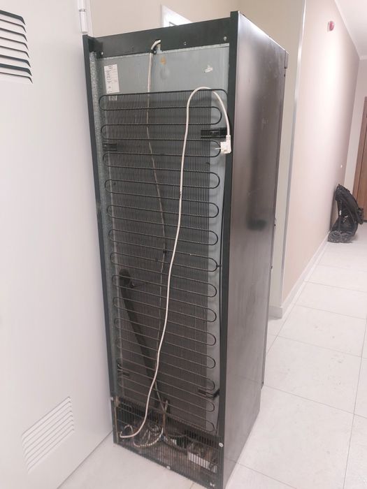 Продам Винный холодильник