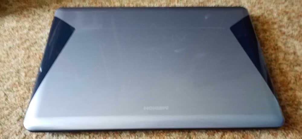 Продавам лап топ medion...3