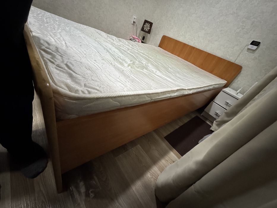 Продам двухспальную кровать