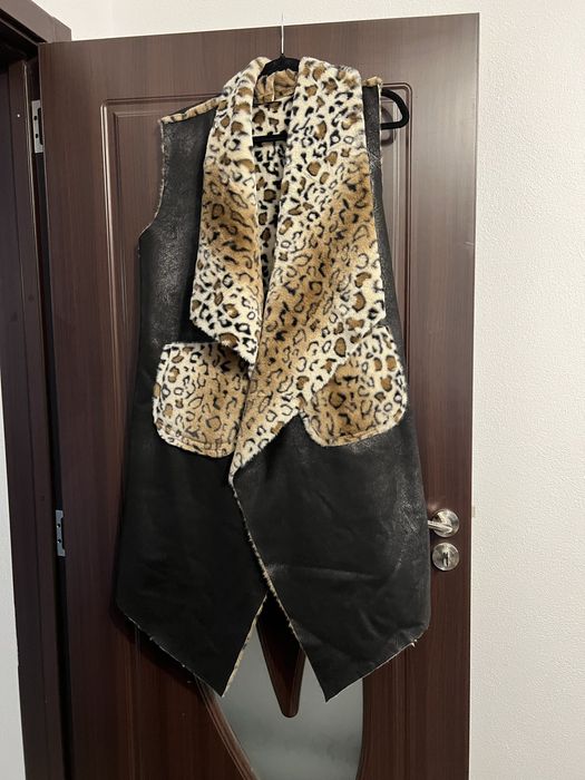 Тъмно кафяв елек с тигрово