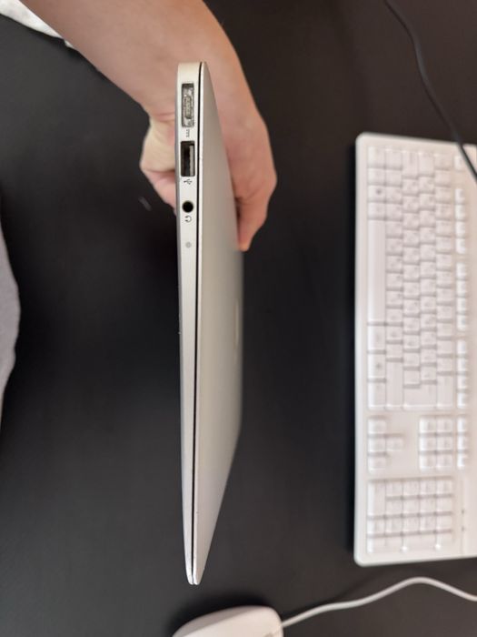 Macbook air 11дюймов