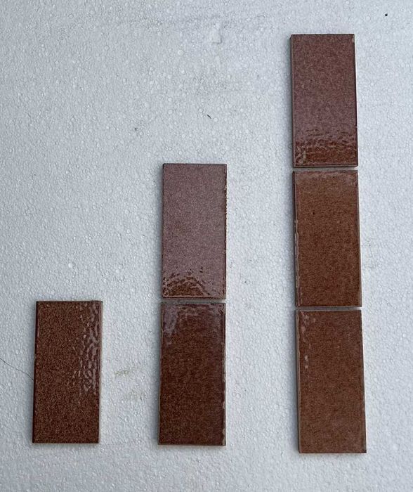 Vand gresie dreptunghiulara, 2,5mp. Culoare maro.