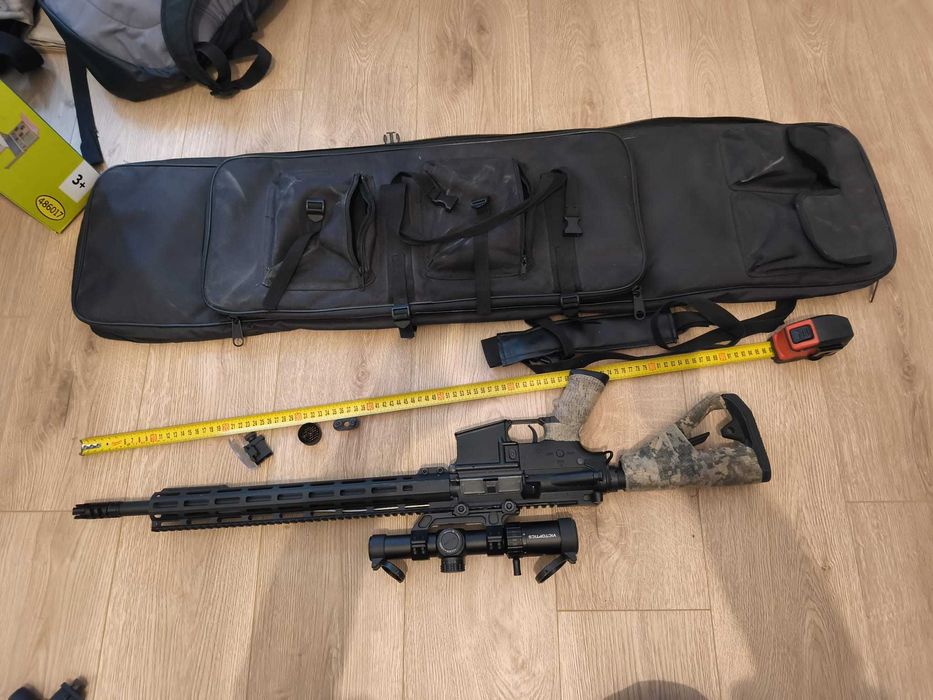 Arcturus AR-15 arma airsoft, Luneta LPVO VictOptics 1-6x, HOLO