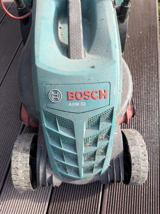 Masina de tuns gazon/iarba electrica Bosch ARM 32, putere 1200W