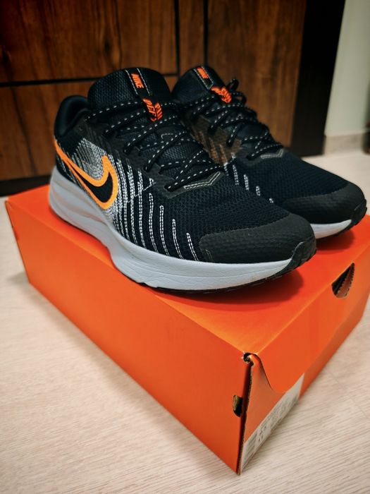 Маратонки NIKE Run Defy