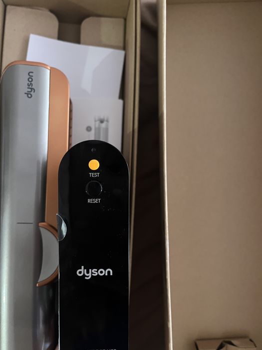 Сешоар-преса Dyson Airstrait