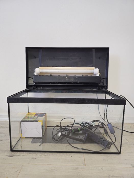 Acvariu 54l 60x30x30 cu tot cu accesorii