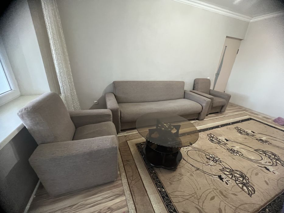 Диван тройка .       .      .