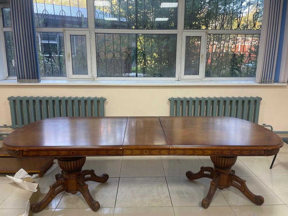 Продается деревянный стол