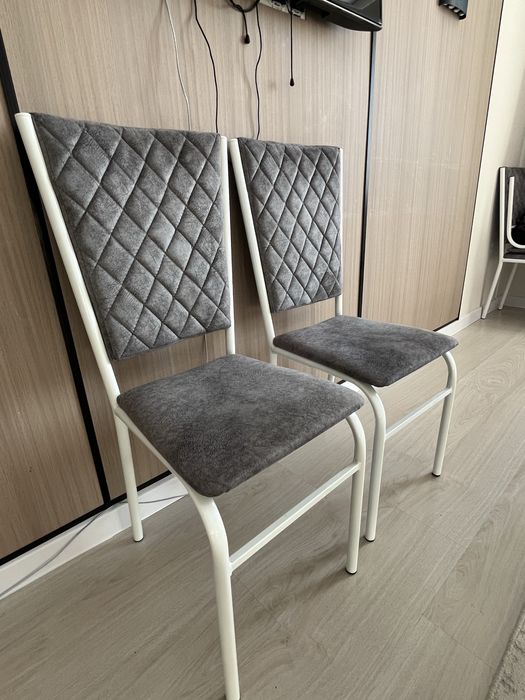 Стол со стульями