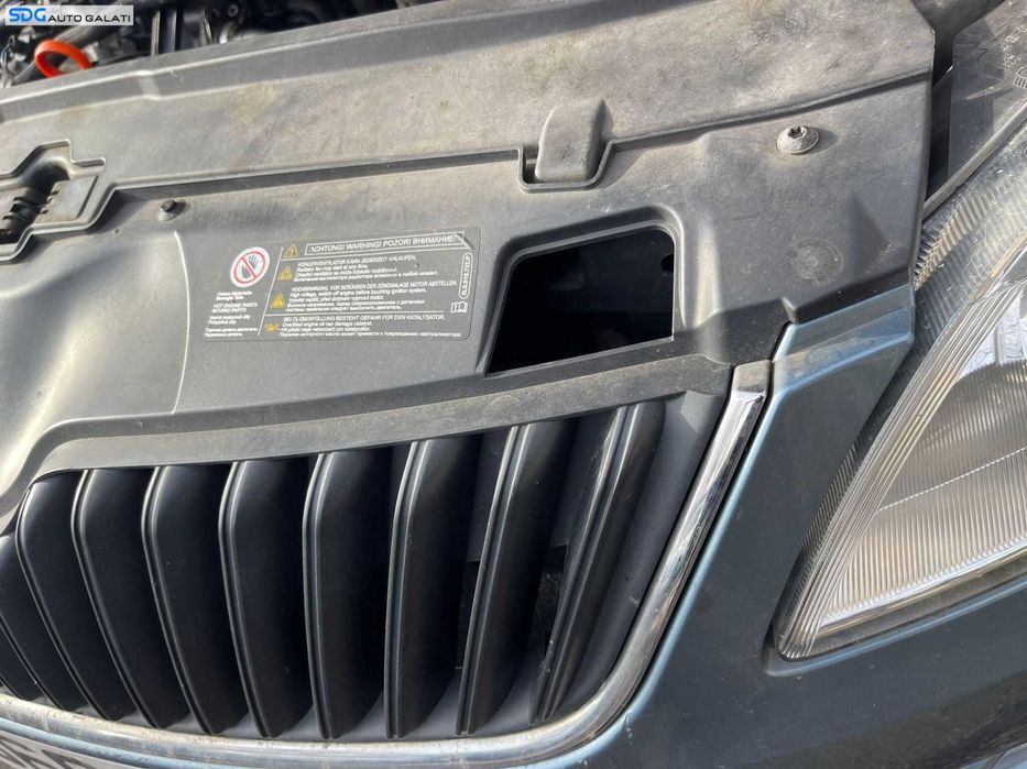 Grila Centrala Superioara de la Radiatoare Bara Spoiler Fata Skoda Fabia 2 Facelift 2010 - 2014 [C2472]