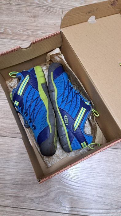 Adidasi Keen marime 36/37