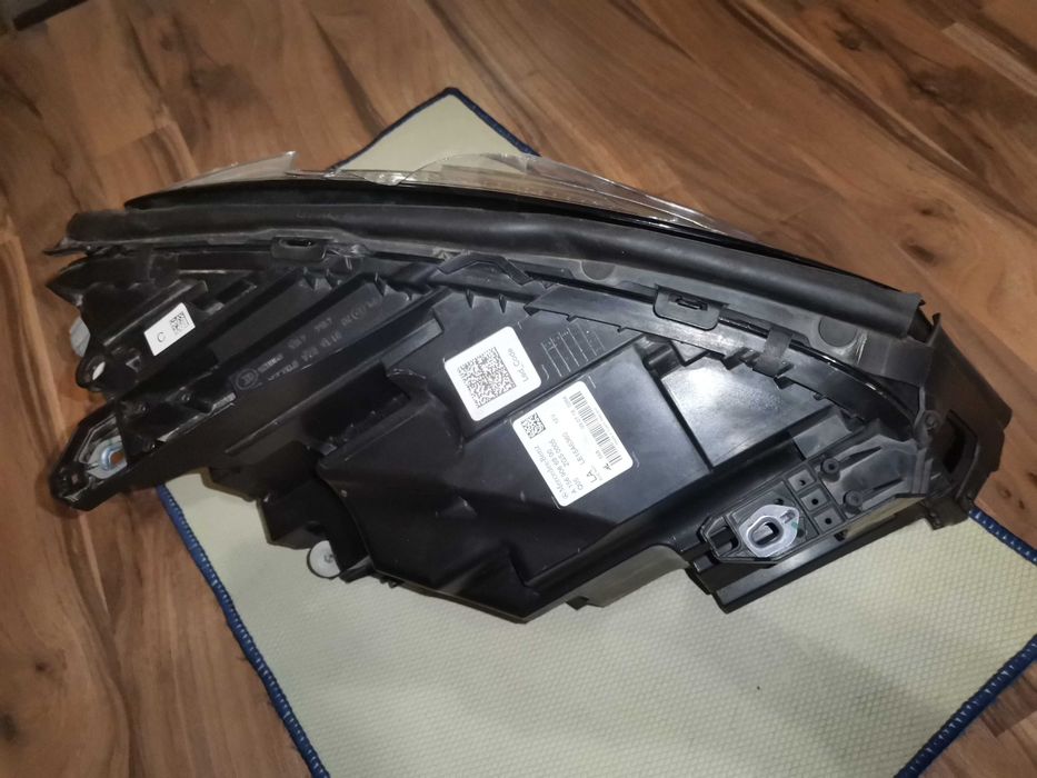 Ляв L Фар за Мерцедес/Mercedes GLA ГЛА 2014--2017година счупен ооо