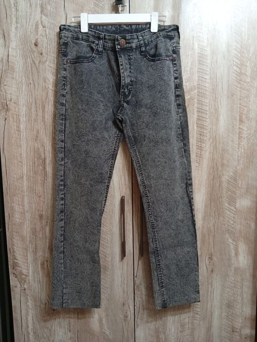 Все джинсы 25 размера кроме предпоследние джинсы 31 размера