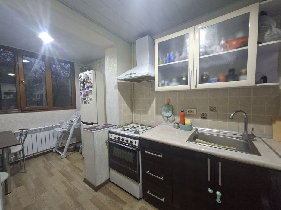 Продается 4х комнатная квартира. 2 этаж. Атлас. Фрунзе.