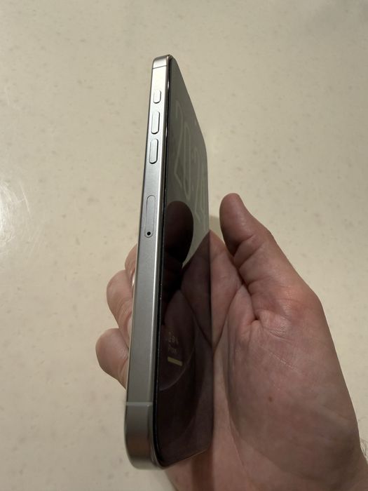 Продам айфон 16 про мах