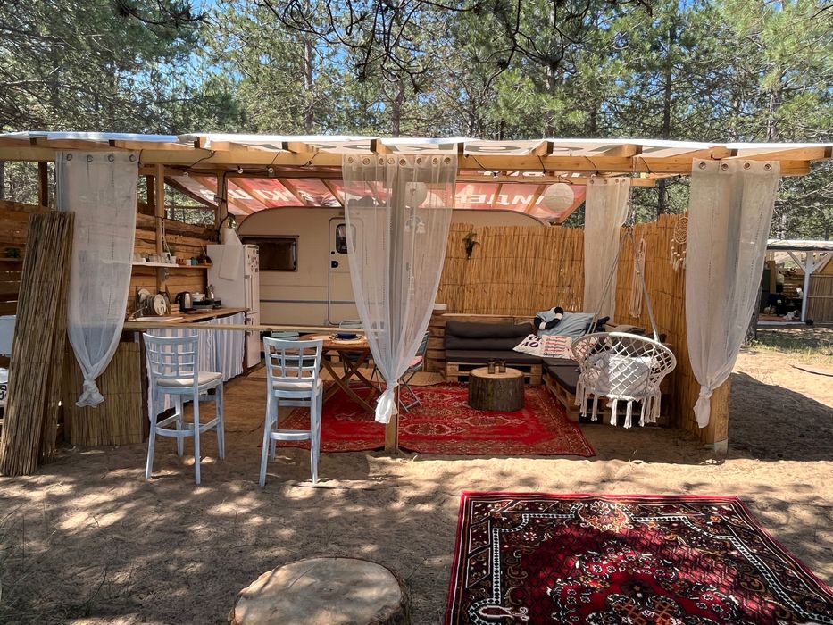 Каравана Офшор Къмпинг