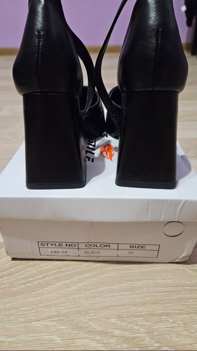 Дамсми сандали с дебел ток