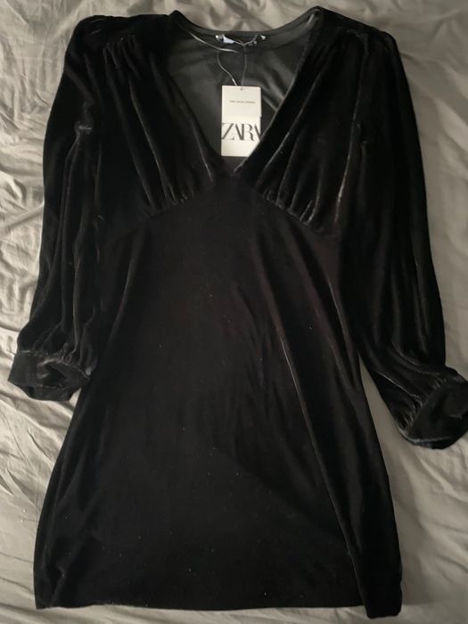 Черна рокля-Zara